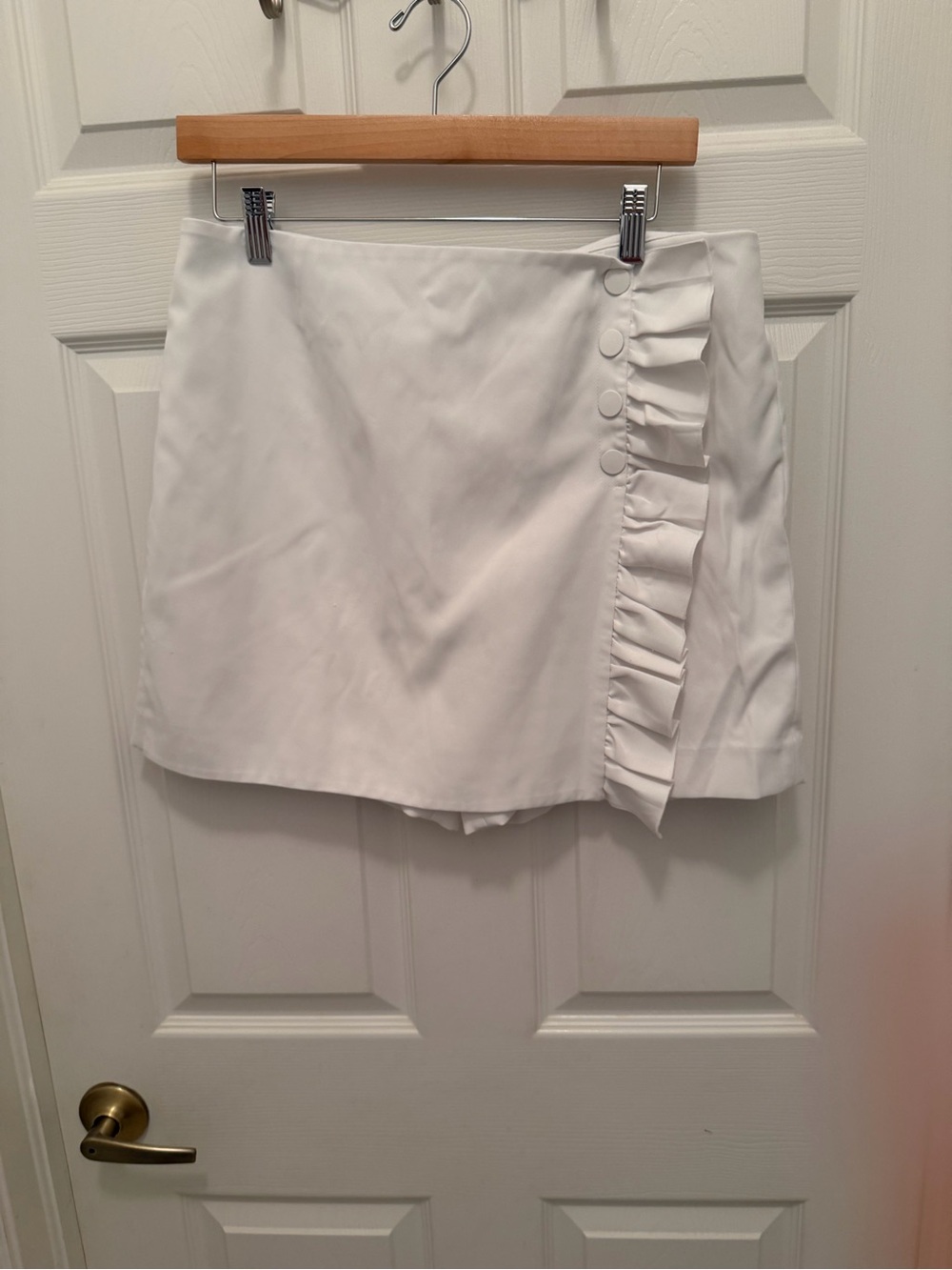 Tory Sport White Ruffle-Button Skort